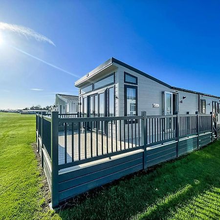 Stunning Caravan With Full Sea Views At Broadland Sands In Suffolk Ref 20236Bs Hopton on Sea Exterior foto