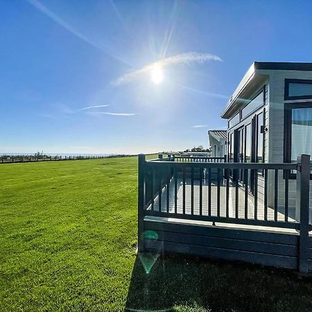 Stunning Caravan With Full Sea Views At Broadland Sands In Suffolk Ref 20236Bs Hopton on Sea Exterior foto