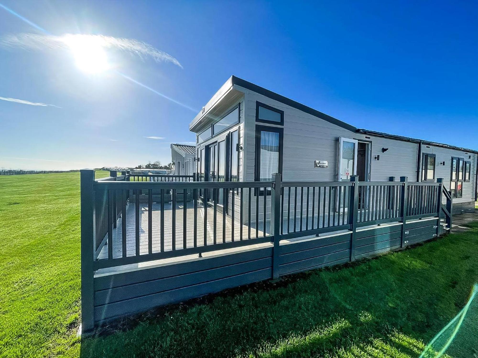 Stunning Caravan With Full Sea Views At Broadland Sands In Suffolk Ref 20236Bs Hopton on Sea Exterior foto