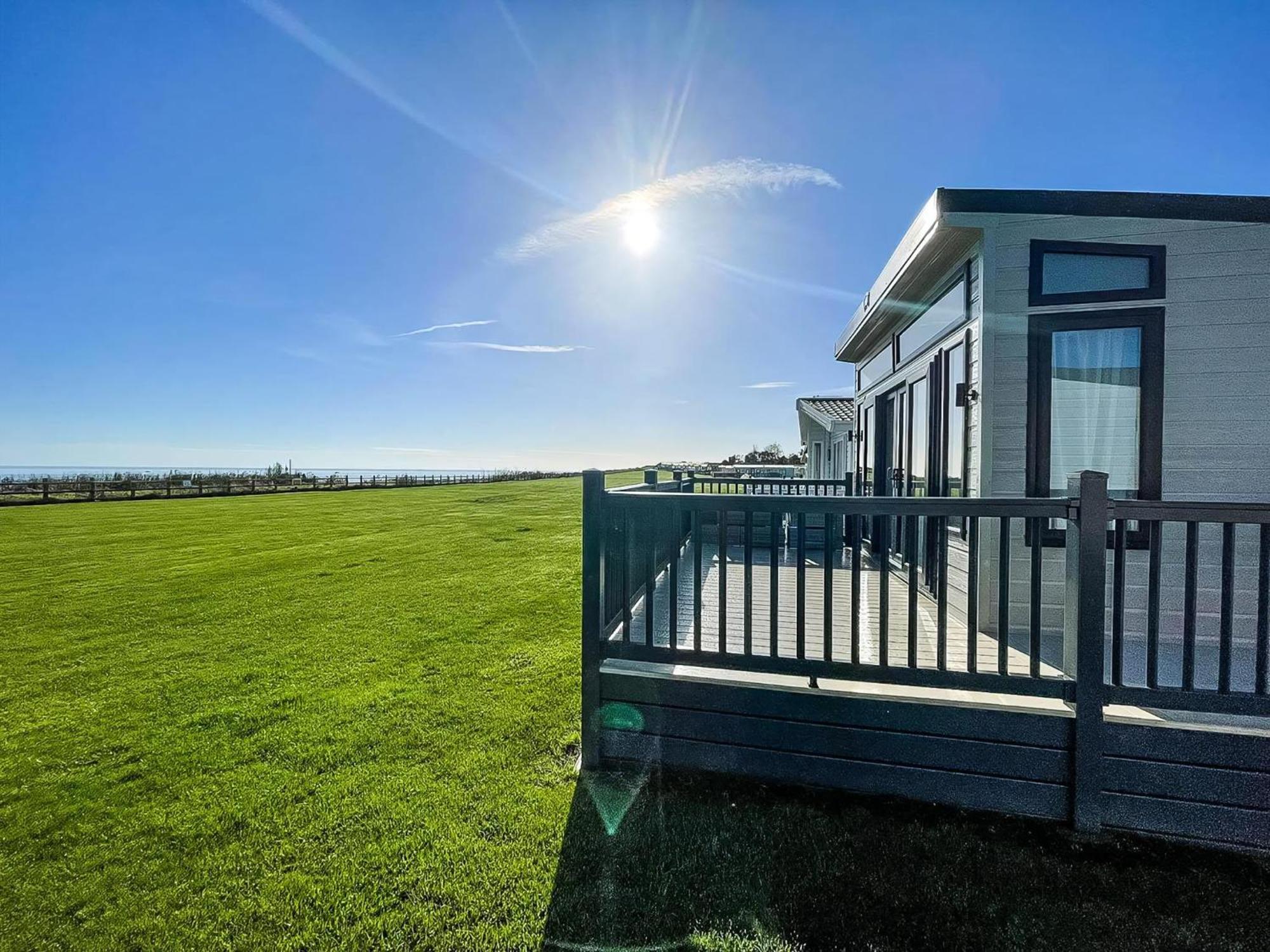 Stunning Caravan With Full Sea Views At Broadland Sands In Suffolk Ref 20236Bs Hopton on Sea Exterior foto